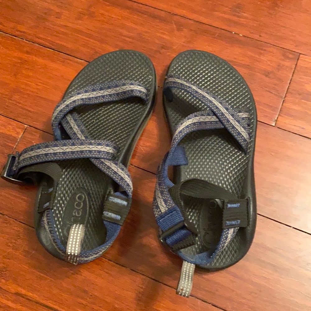 Chacos Kids Size 3.5( women’s size 5.5)